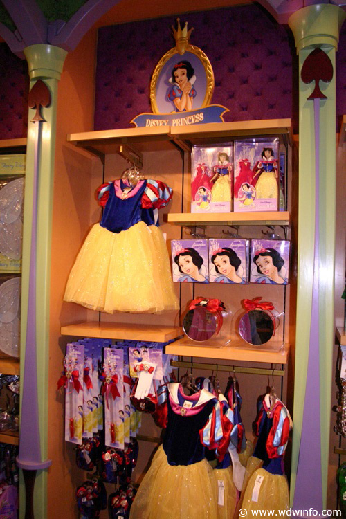 Bibbidi Bobbidi Boutique Snow White Display