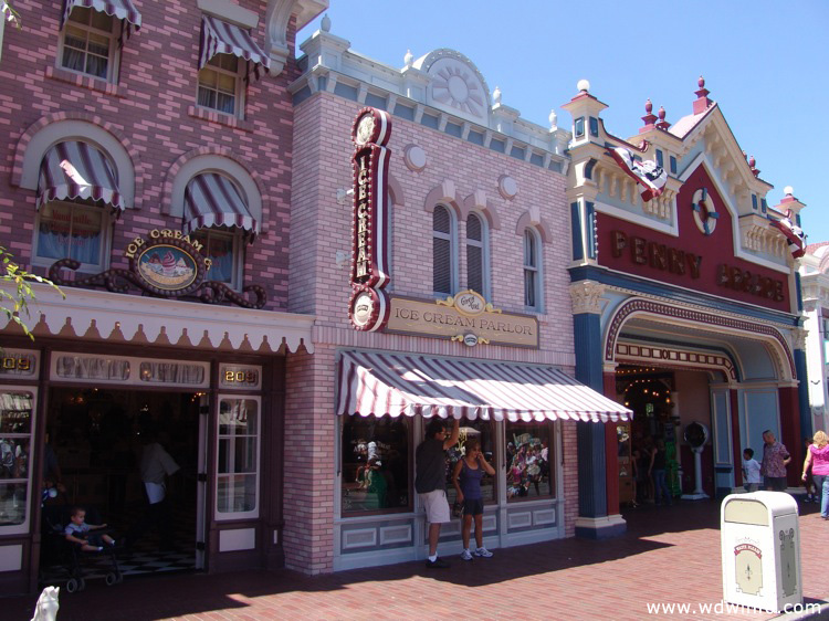 Main-Street-USA-DL-82