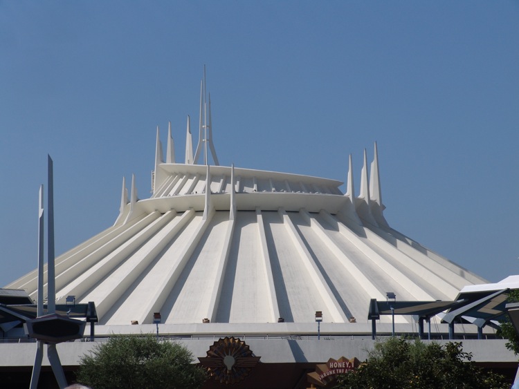 Tomorrowland-Disneyland-06