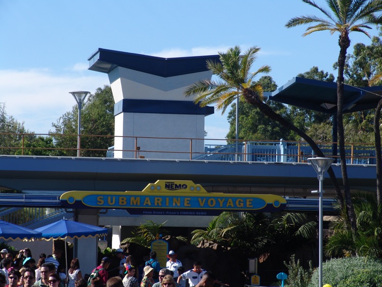 Tomorrowland-Disneyland-19