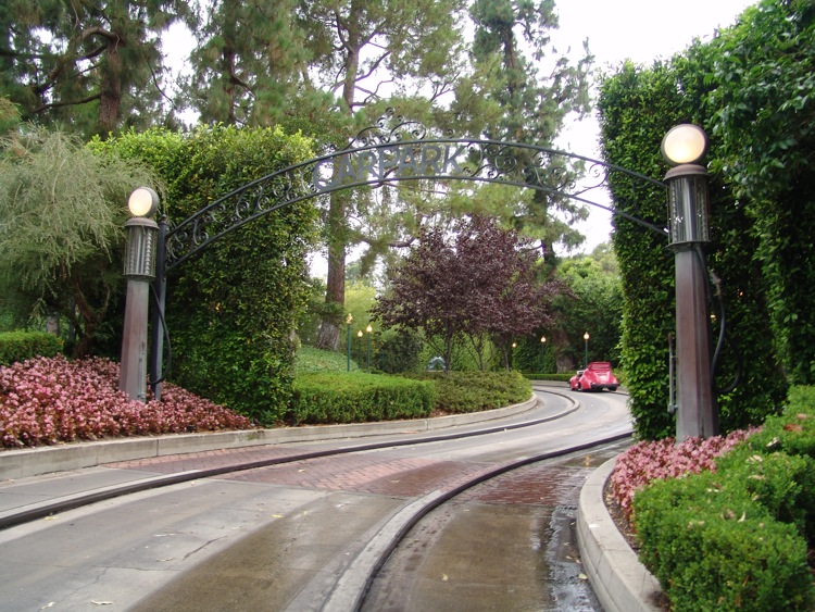 Tomorrowland-Disneyland-63