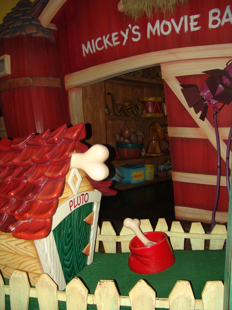 Mickey-Mouse-House-08