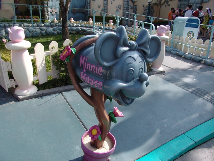 Minnie-Mouse-House-2